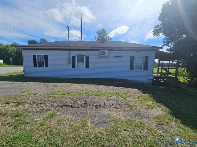 a front view of house with yard