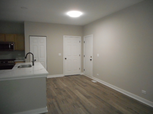 710 Timothy Court East Dundee, IL 60118 - Photo 4 of 25 a bathroom with a sink and mirror
