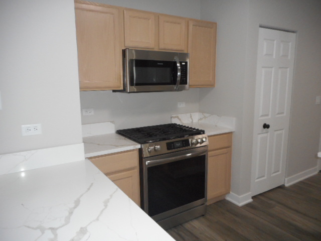 710 Timothy Court East Dundee, IL 60118 - Photo 9 of 25 a stove top oven sitting inside of a kitchen