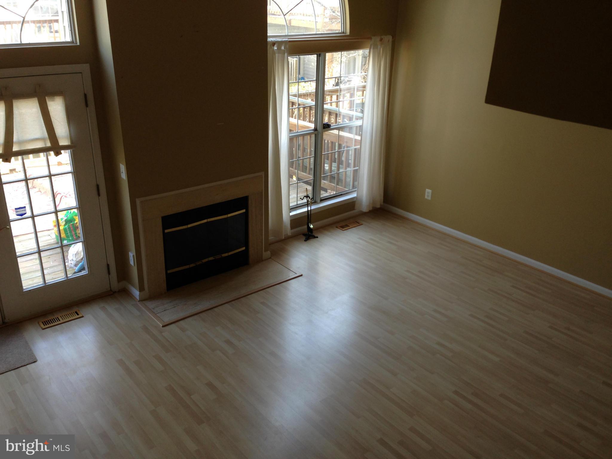 17 Dawn View Court Silver Spring, MD 20904 - Photo 5 of 17 Living Room