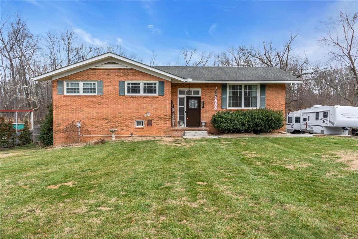 1007 Sycamore Drive Manchester, TN 37355 - Photo 2 of 100 a front view of a house with garden