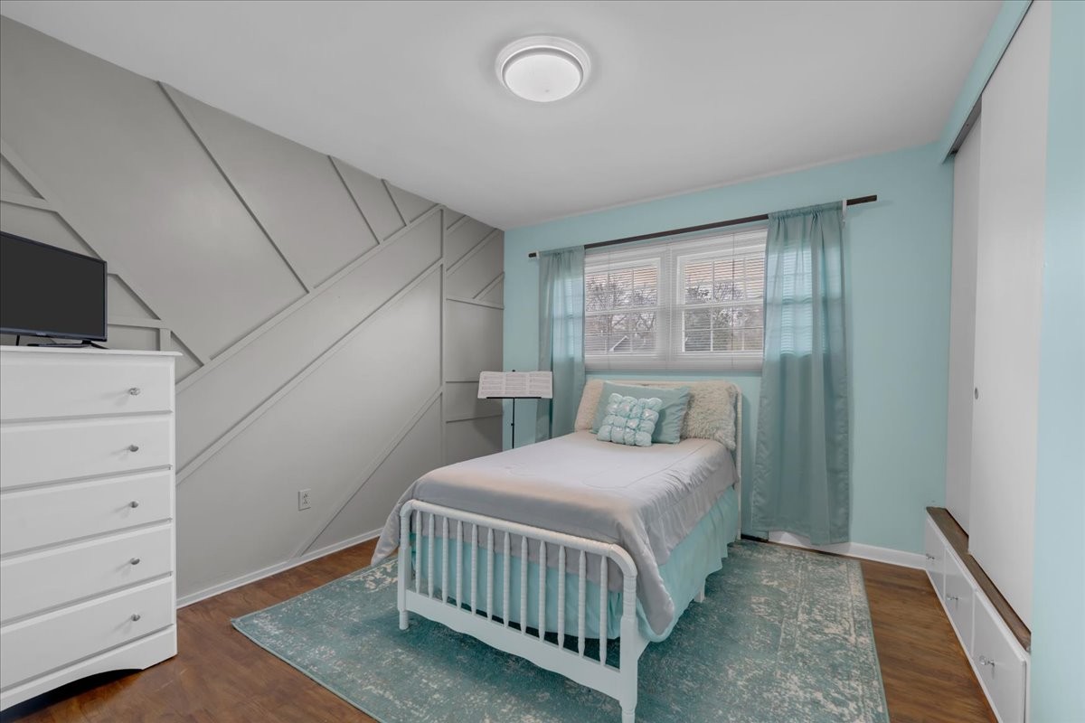 1007 Sycamore Drive Manchester, TN 37355 - Photo 33 of 100 a bedroom with a bed and a window