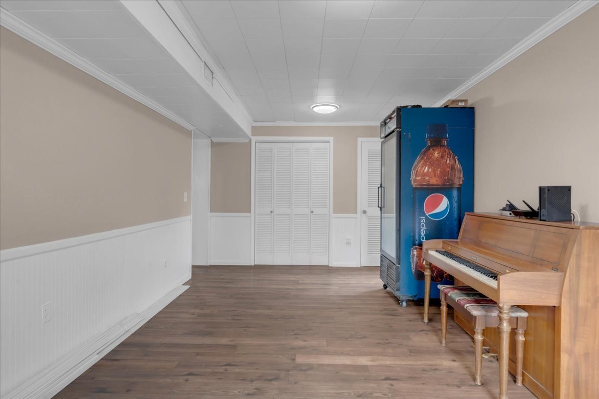 1007 Sycamore Drive Manchester, TN 37355 - Photo 39 of 100 a view of room with furniture and wooden floor
