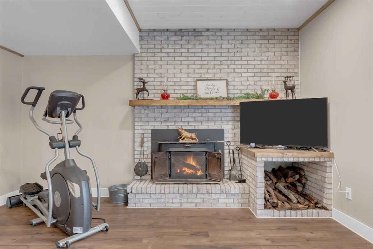 1007 Sycamore Drive Manchester, TN 37355 - Photo 45 of 100 a living room with furniture and a fireplace