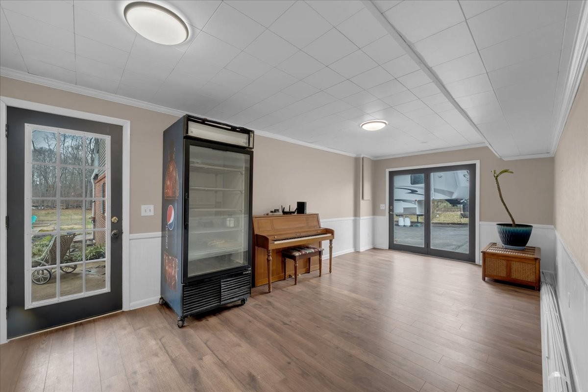 1007 Sycamore Drive Manchester, TN 37355 - Photo 47 of 100 a living room with furniture and a window