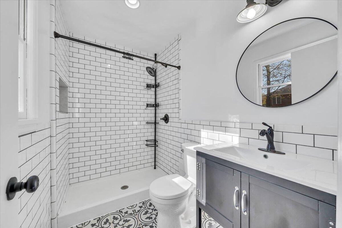 229 Queen Regent Court Blue Ridge, VA 24064 - Photo 33 of 67 33-MIB00879