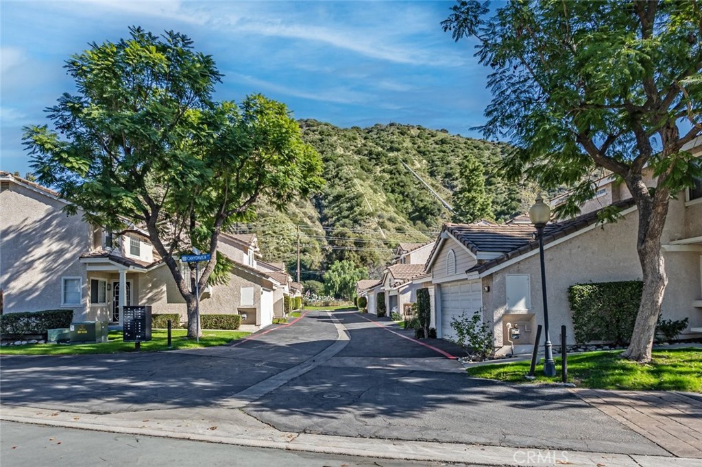 248 Sundance Court Azusa, CA 91702 - Photo 4 of 32