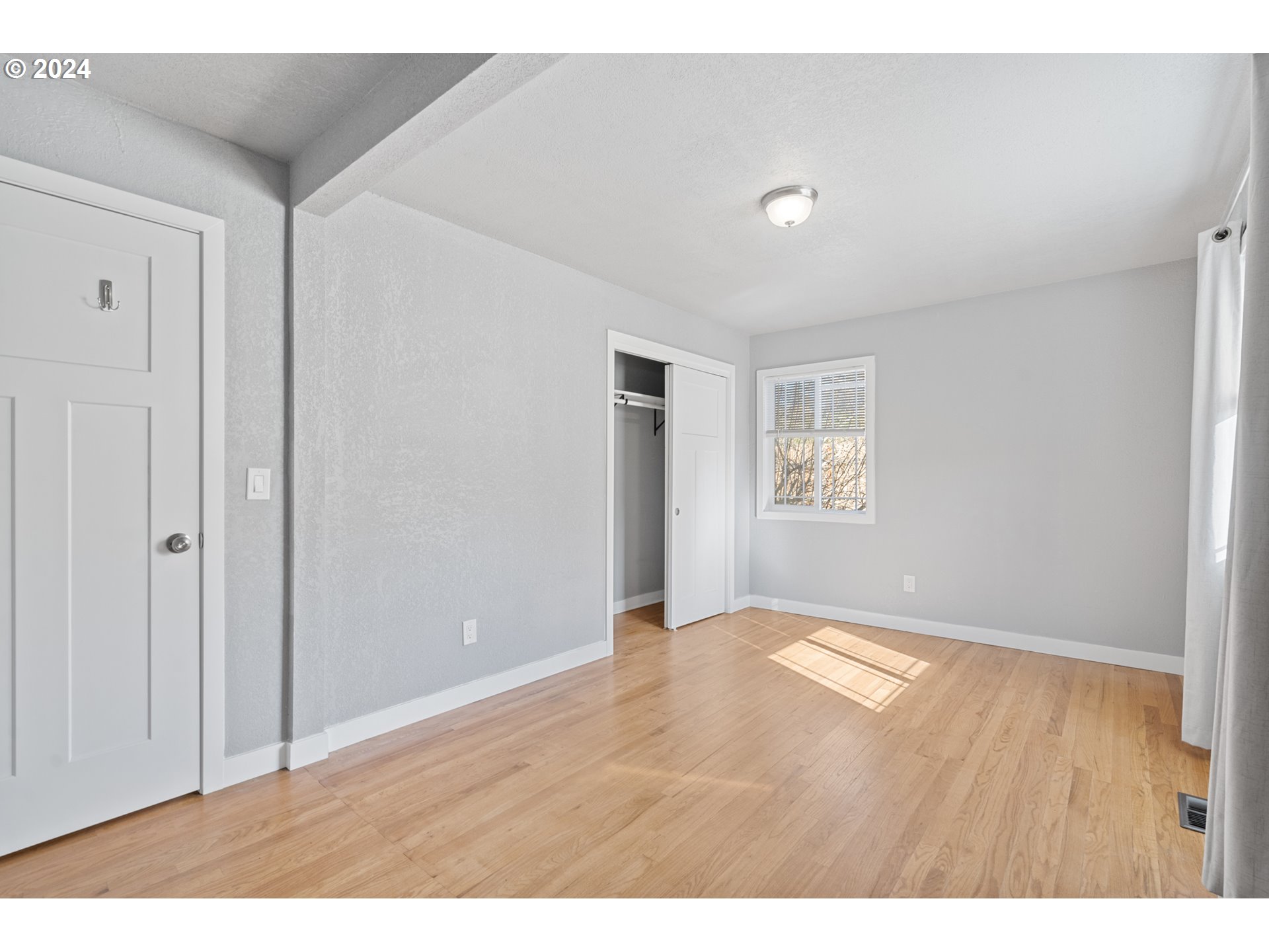 805 Southwest 28th Street Pendleton, OR 97801 - Photo 20 of 25 a view of an empty room with wooden floor and a window