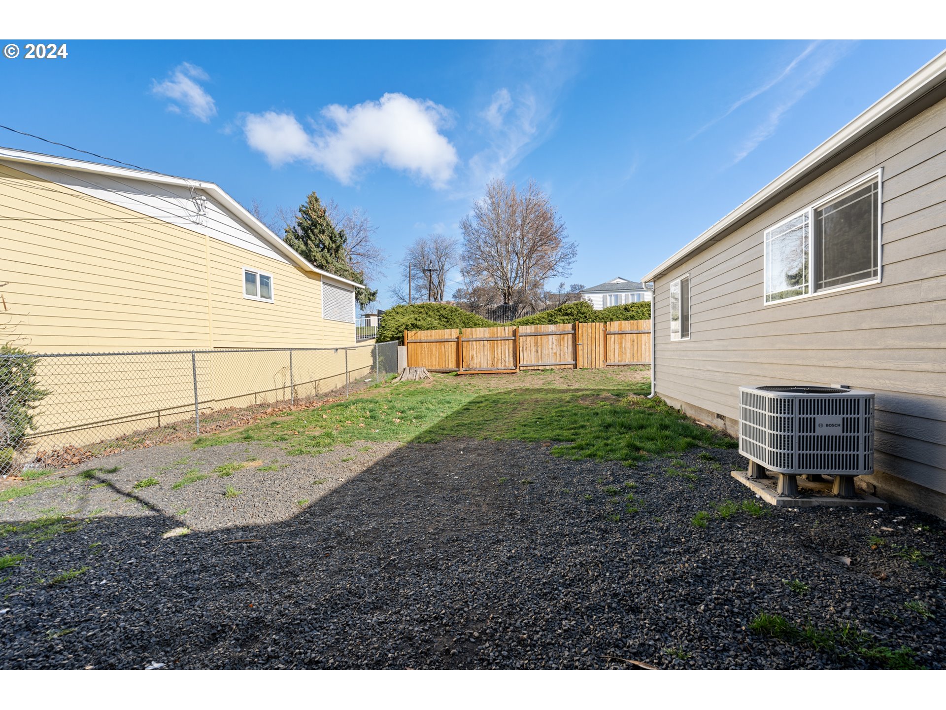 805 Southwest 28th Street Pendleton, OR 97801 - Photo 21 of 25 a view of a backyard of the house
