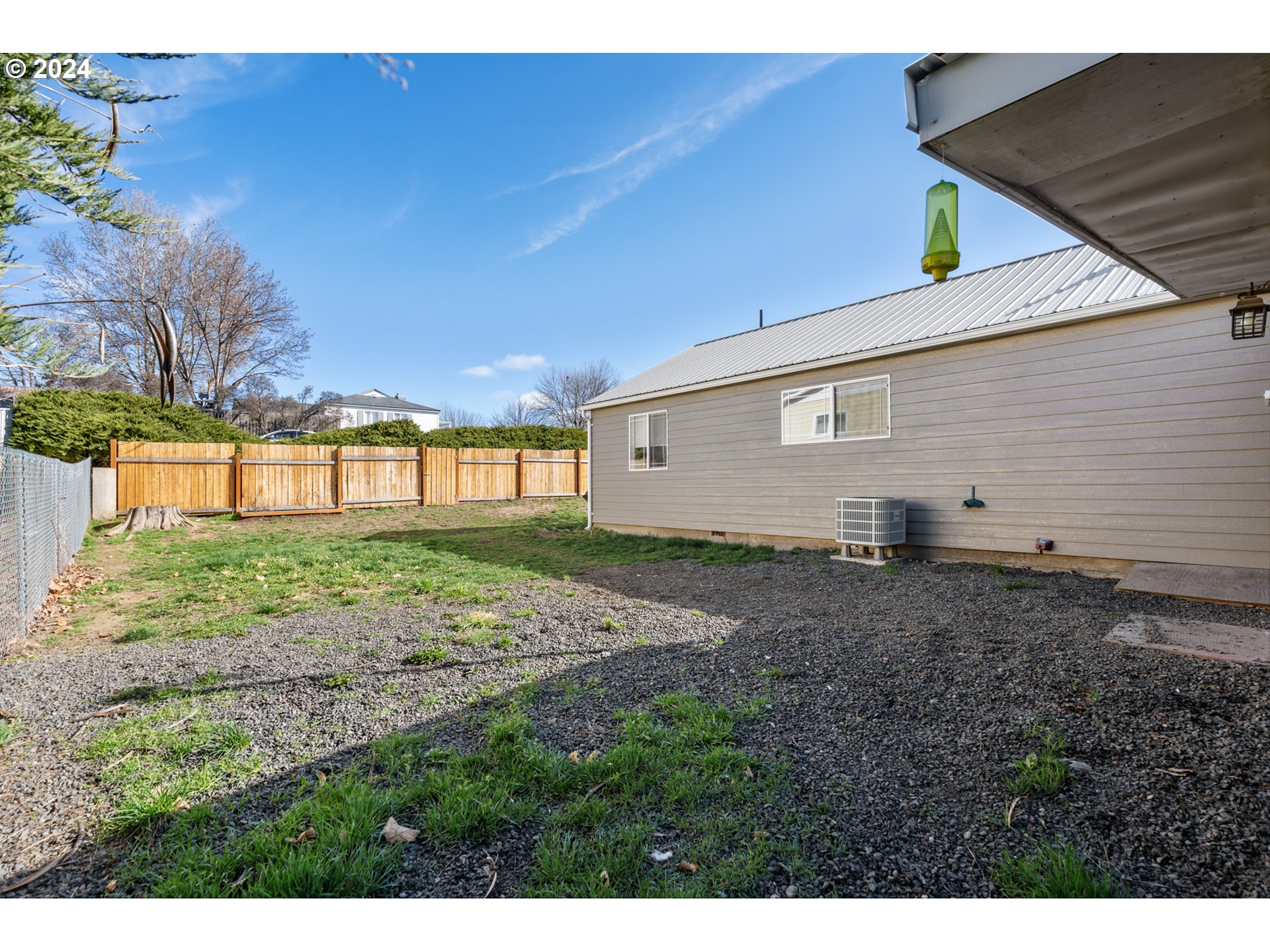 805 Southwest 28th Street Pendleton, OR 97801 - Photo 22 of 25 a view of a backyard of the house
