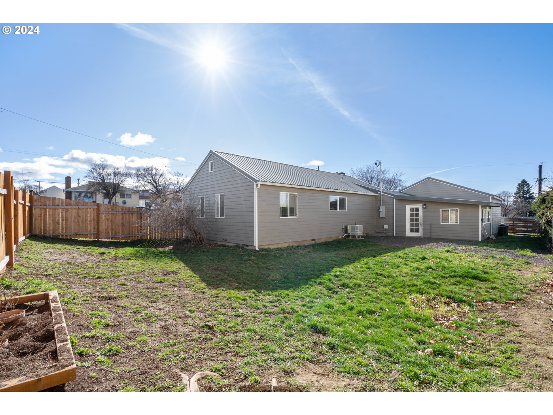 805 Southwest 28th Street Pendleton, OR 97801 - Photo 23 of 25 a house view with a backyard space