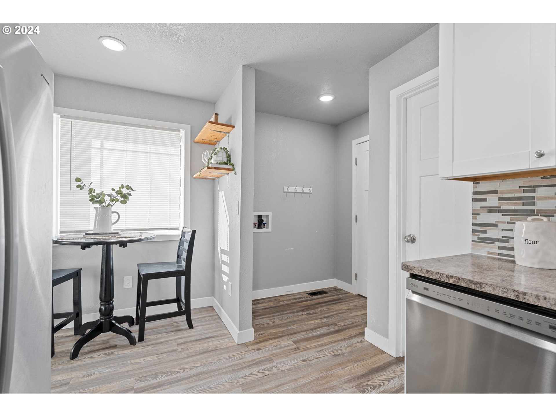 805 Southwest 28th Street Pendleton, OR 97801 - Photo 9 of 25 a kitchen with a table and chairs