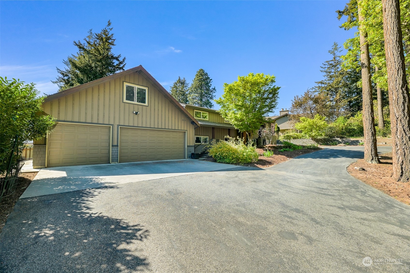 414 Fieldston Road Bellingham, WA 98225 - Photo 4 of 27 a house with a yard