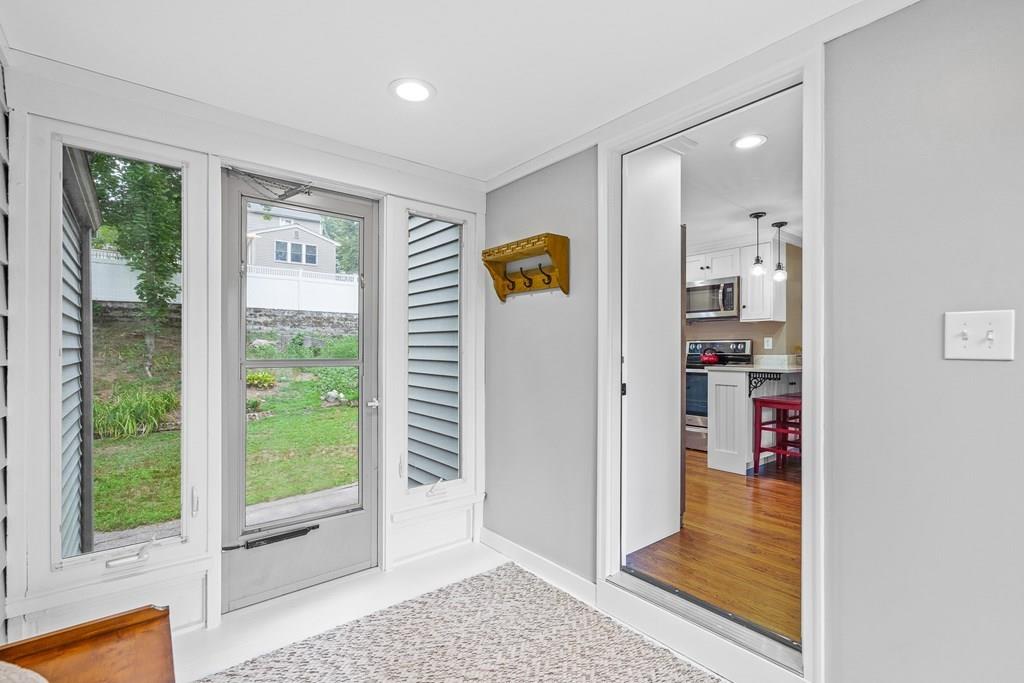 31 Longfellow Road Reading, MA 01867 - Photo 4 of 35 Gallery Image 4