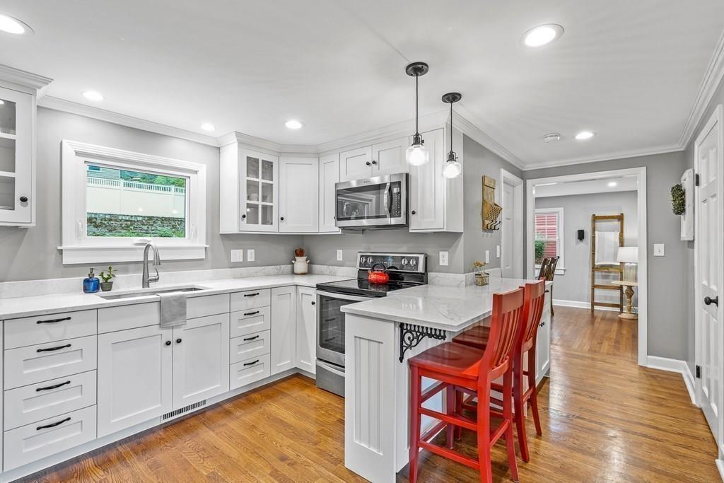 31 Longfellow Road Reading, MA 01867 - Photo 5 of 35 Gallery Image 5