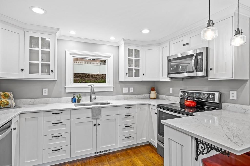 31 Longfellow Road Reading, MA 01867 - Photo 6 of 35 Gallery Image 6
