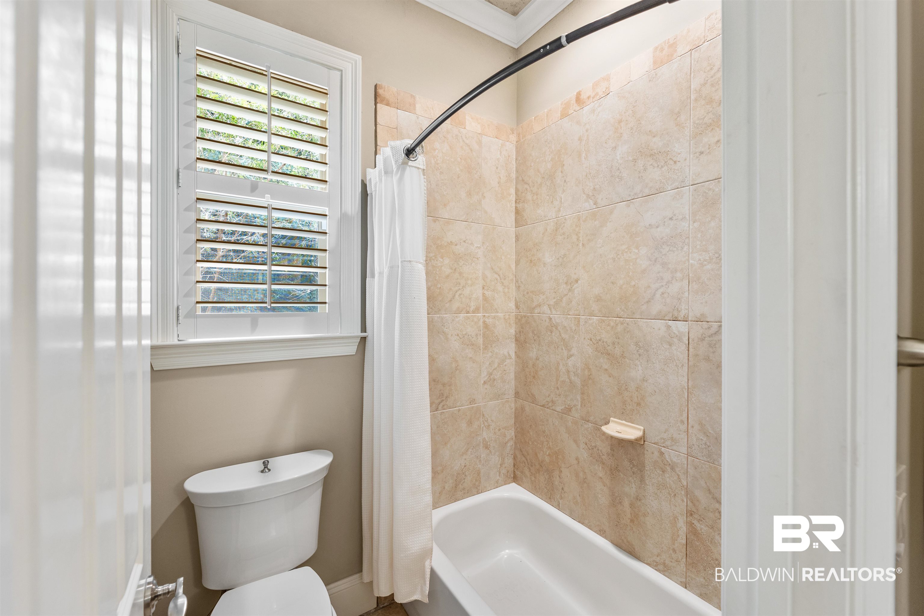682 Deer Avenue Daphne, AL 36526 - Photo 19 of 32 Bathroom