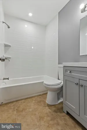 $1,800 | 296 Greenough Street, Unit 2, Philadelphia, PA 19127