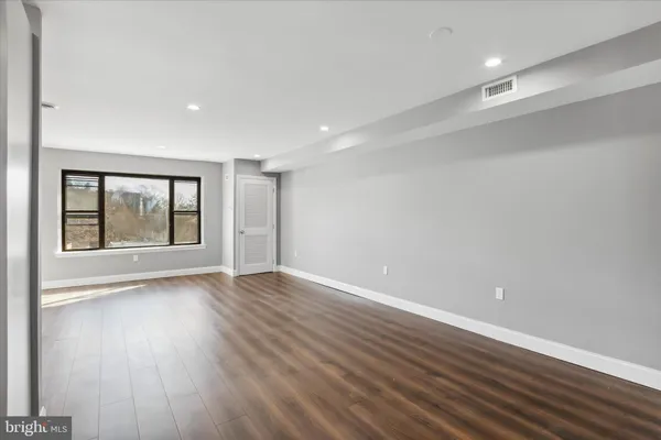 $1,800 | 296 Greenough Street, Unit 2, Philadelphia, PA 19127