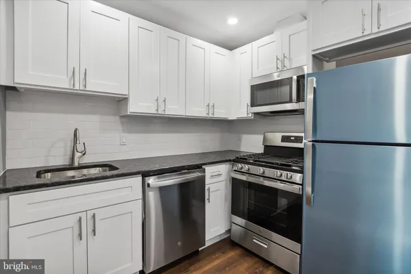$1,800 | 296 Greenough Street, Unit 2, Philadelphia, PA 19127