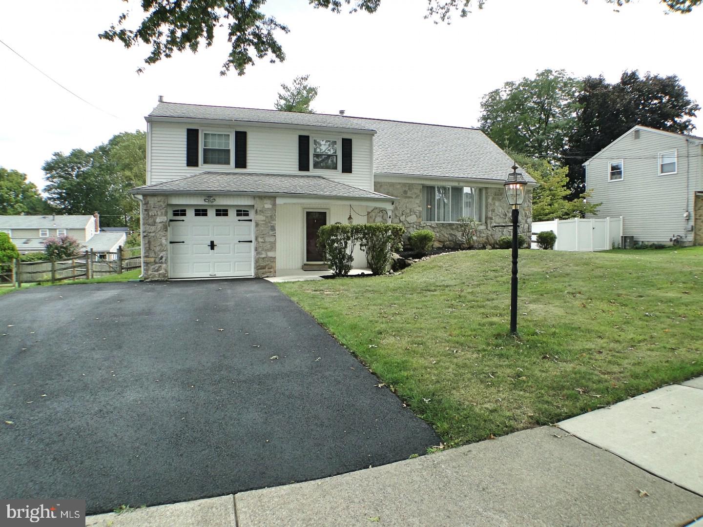 279 Norfolk Road Warminster, PA 18974 - Photo 2 of 41 Front View