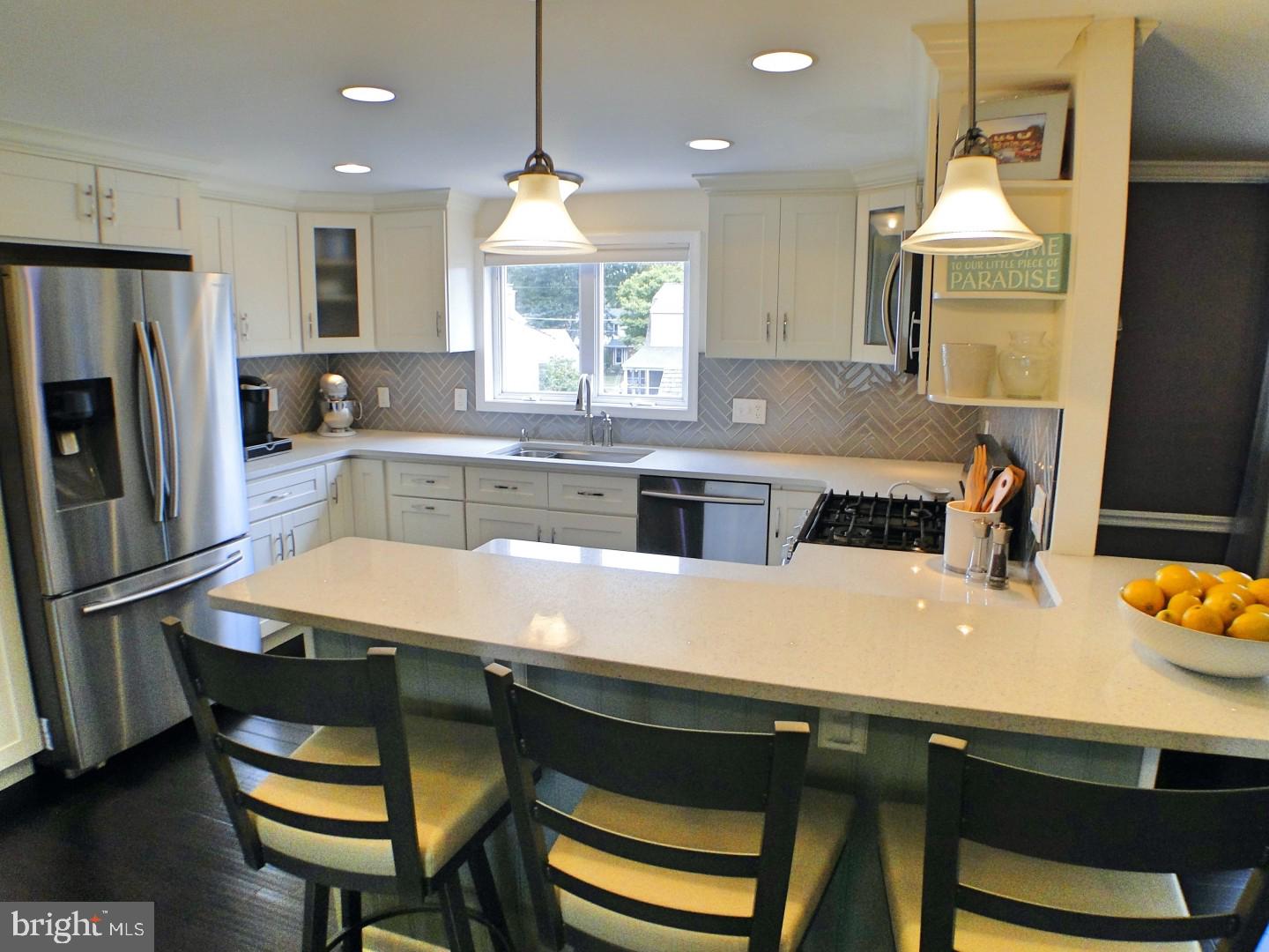 279 Norfolk Road Warminster, PA 18974 - Photo 14 of 41 Kitchen and Bar Area