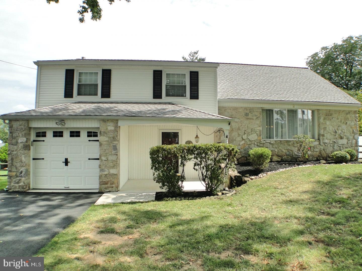 279 Norfolk Road Warminster, PA 18974 - Photo 3 of 41 Front View
