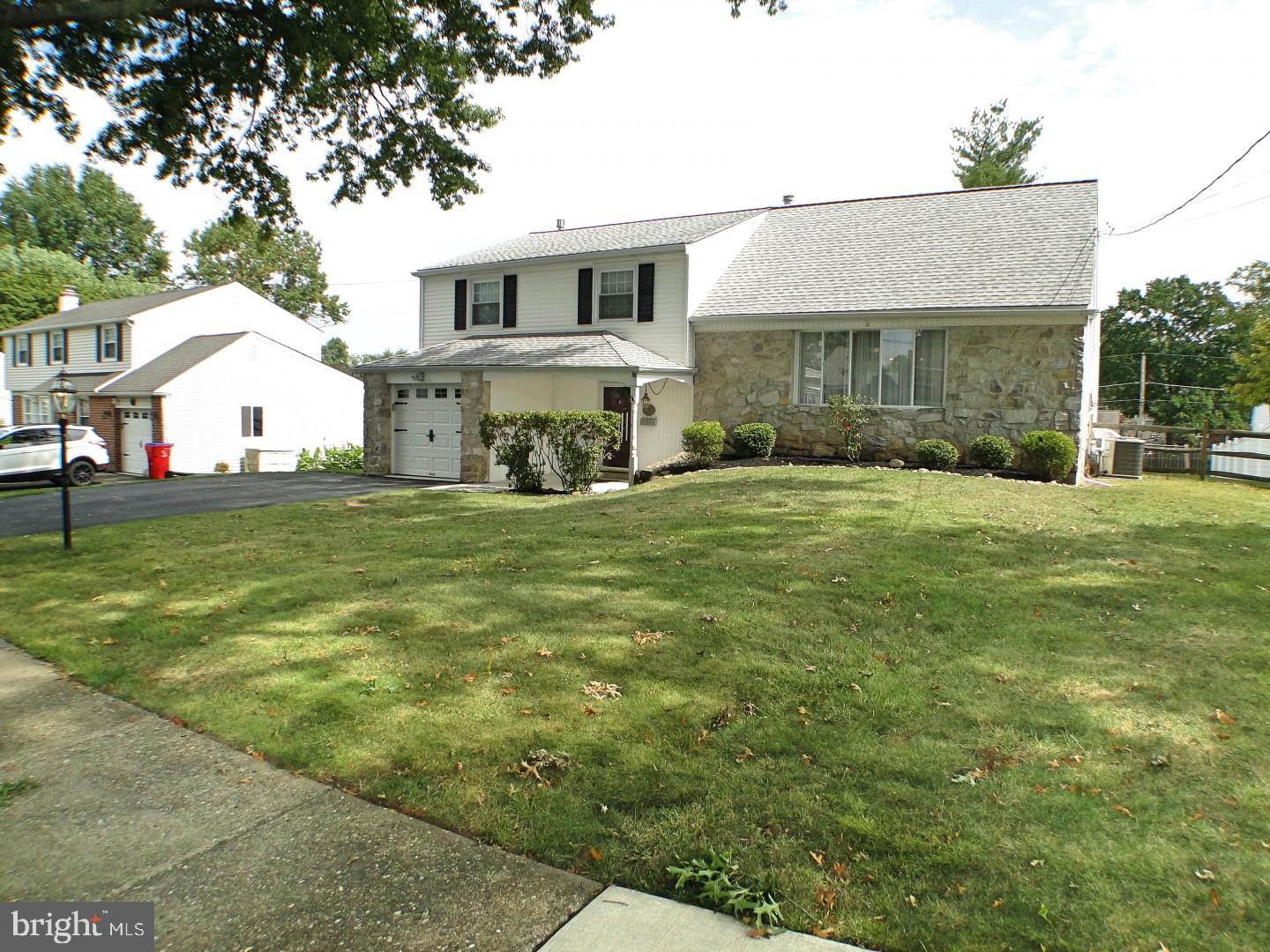 279 Norfolk Road Warminster, PA 18974 - Photo 4 of 41 Front View