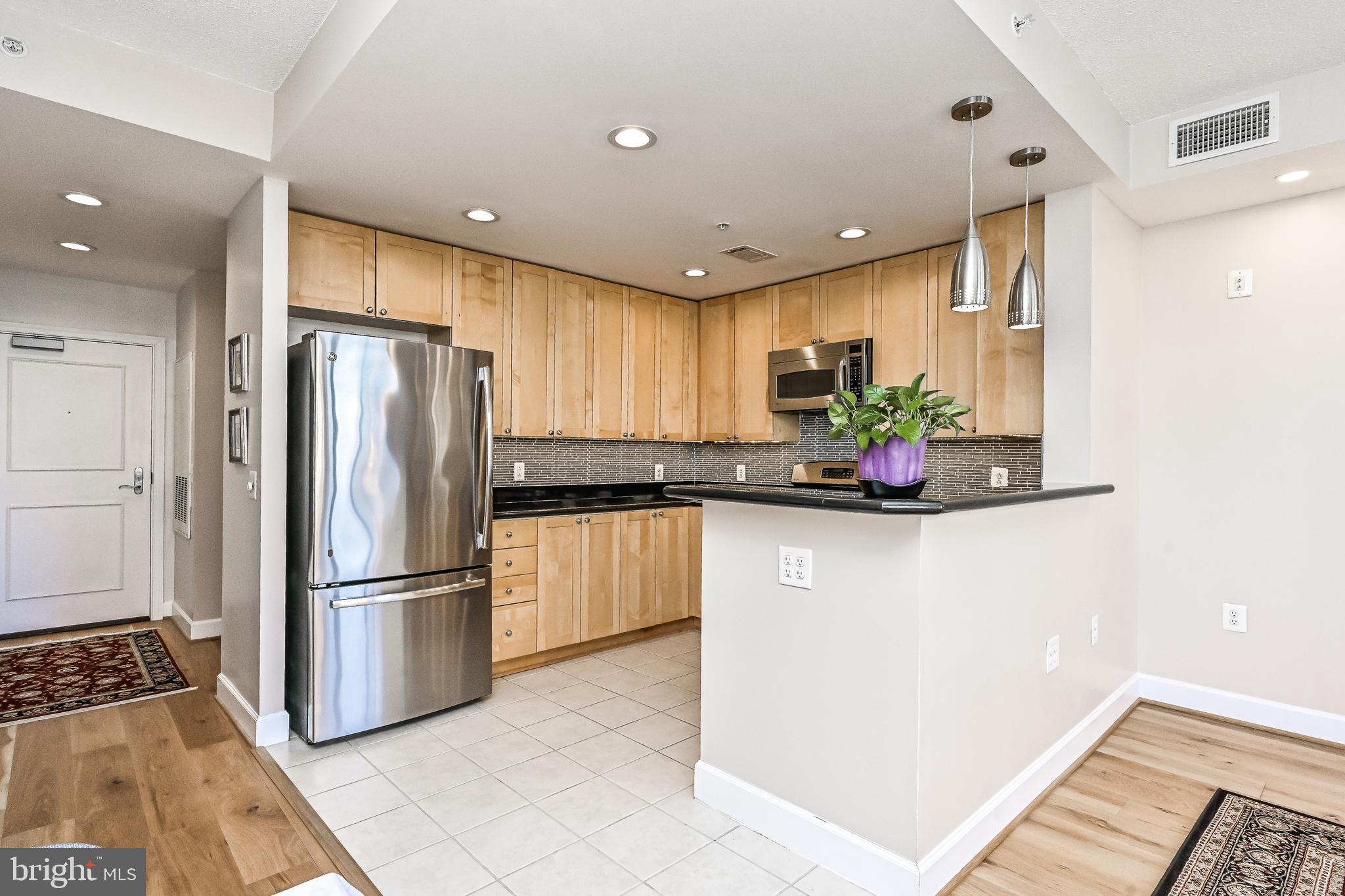 3650 South Glebe Road, Unit 345 Arlington, VA 22202 - Photo 6 of 46 Newer Stainless Steel Appliances