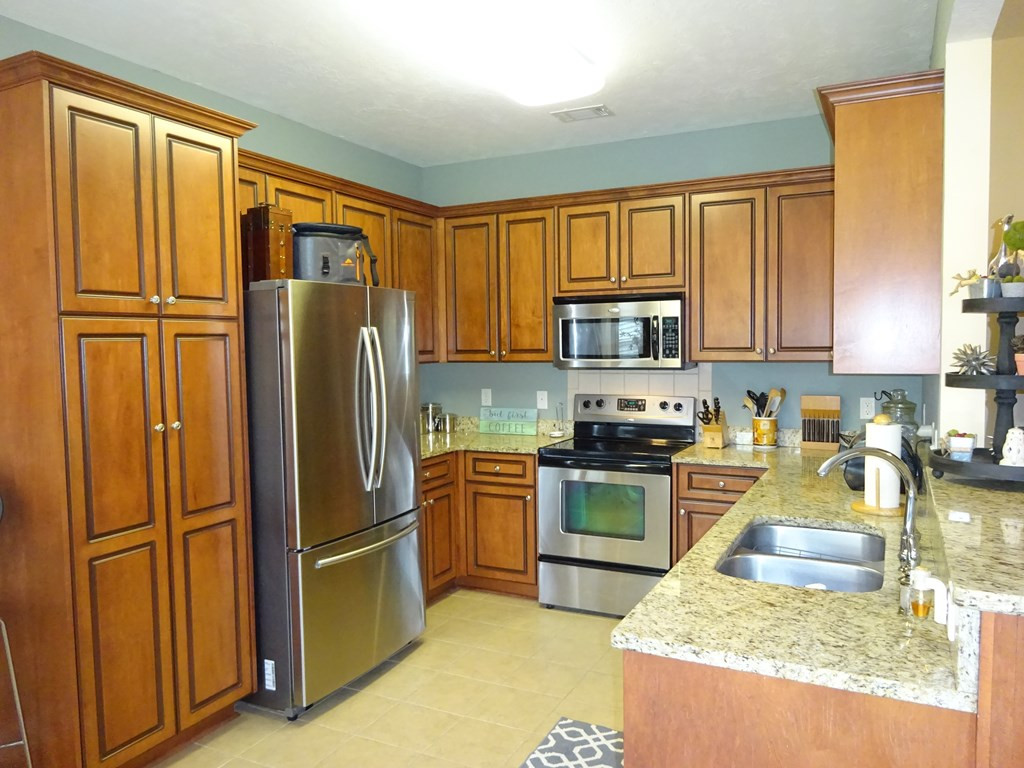 4582 Logans Way Augusta, GA 30909 - Photo 19 of 34 Stained cabinets in kitchen