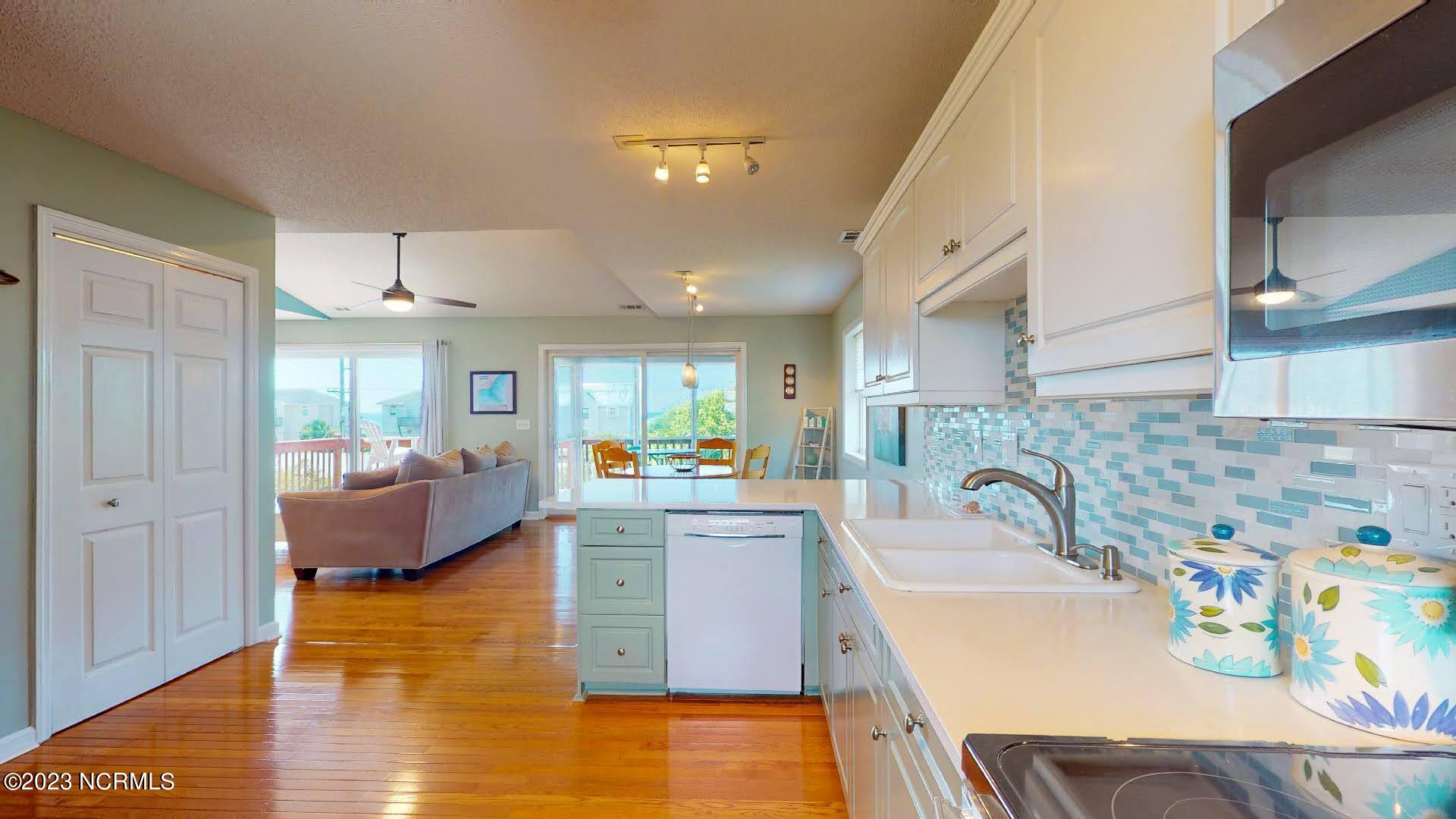64 E Ridge Surf City, NC 28445 - Photo 9 of 61 64-N-R - Int (38)