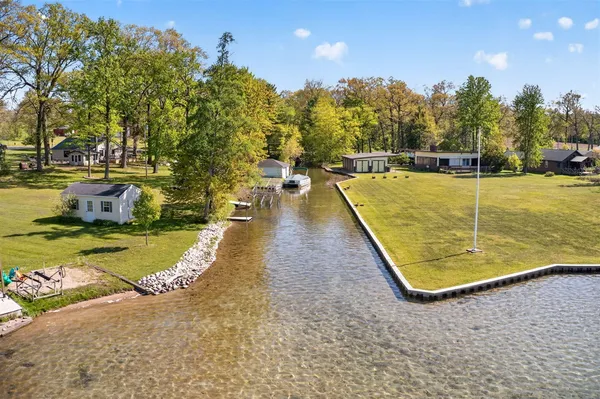 $795,000 | 61486 Donald Roadway West, Vandalia, MI 49095
