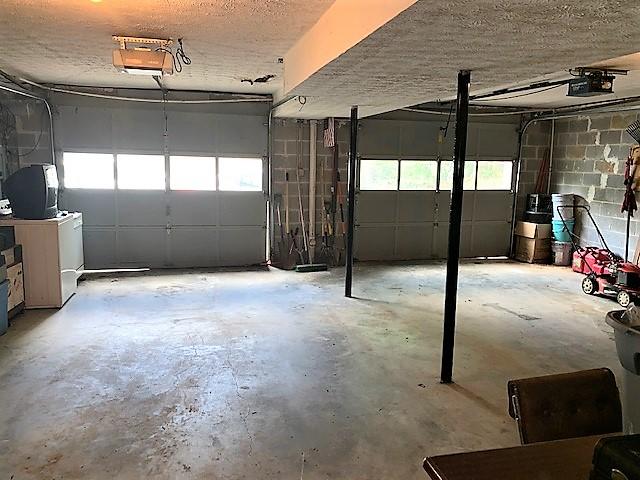 126 Pheasant Road, Unit 3 Clinton, TN 37716 - Photo 26 of 29 Garage