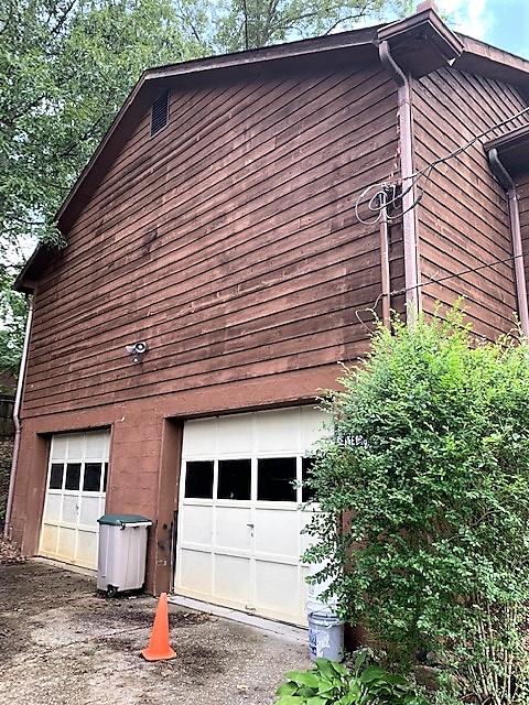 126 Pheasant Road, Unit 3 Clinton, TN 37716 - Photo 27 of 29 Garage Doors