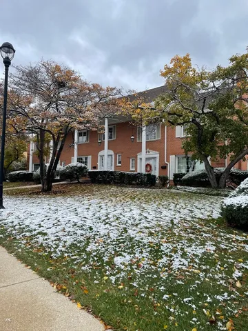 $2,800 | 4 North Tower Road, Oak Brook, IL 60523