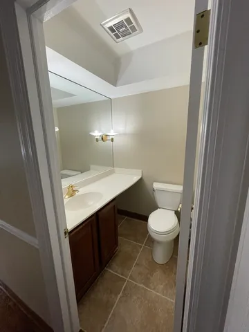 $2,800 | 4 North Tower Road, Oak Brook, IL 60523