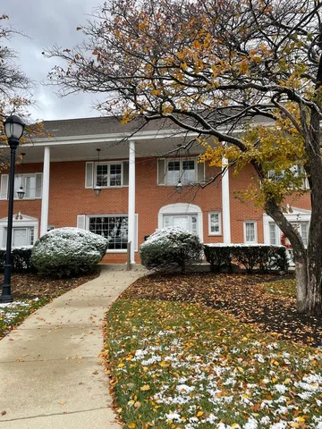 $2,800 | 4 North Tower Road, Oak Brook, IL 60523
