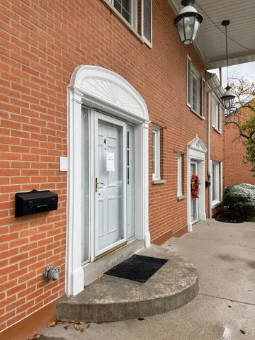 $2,800 | 4 North Tower Road, Oak Brook, IL 60523