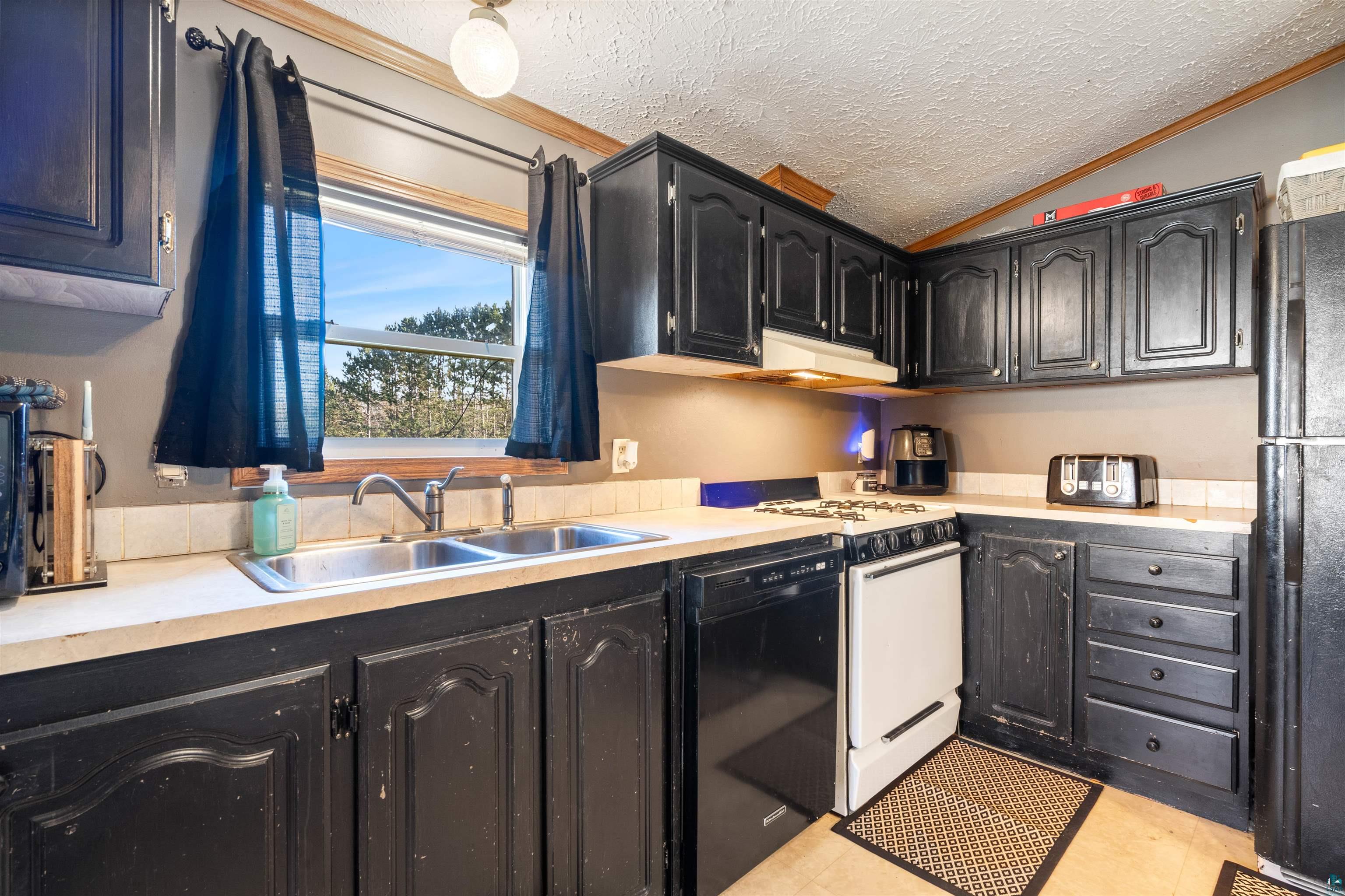 9395 Larson Road Brookston, MN 55711 - Photo 2 of 27