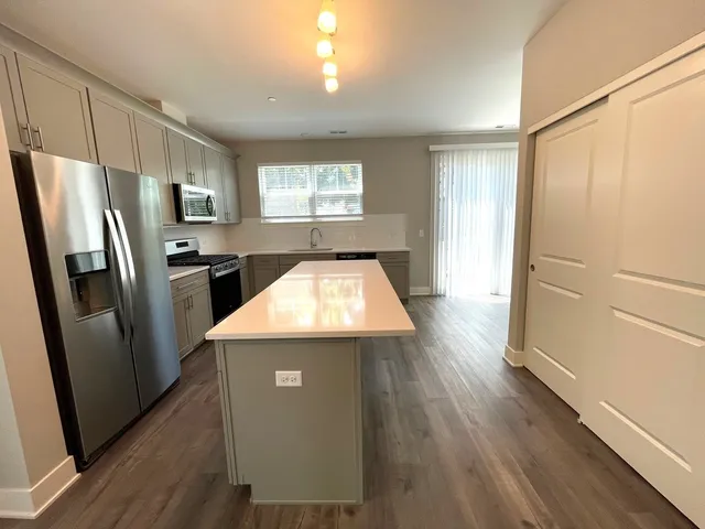 $4,000 | 613 Broadway Street, Libertyville, IL 60048