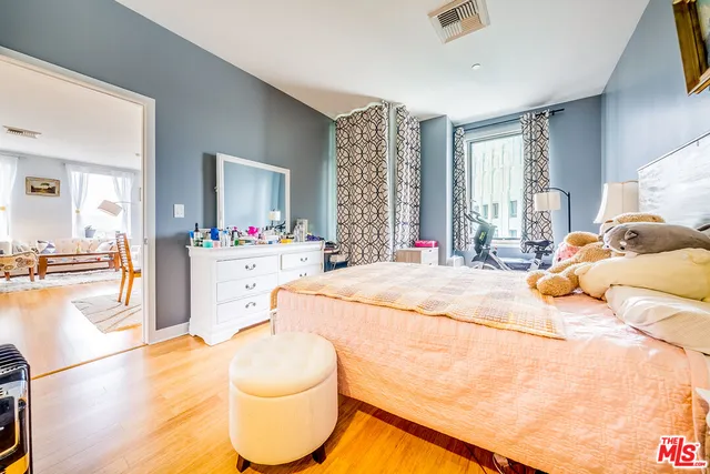 $759,000 | 3810 Wilshire Boulevard, Unit 1105, Los Angeles, CA 90010