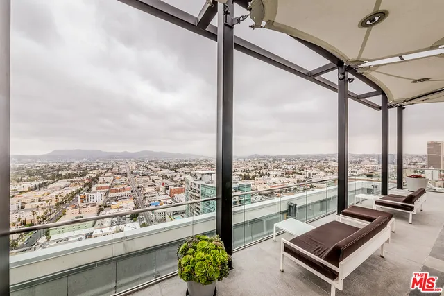 $759,000 | 3810 Wilshire Boulevard, Unit 1105, Los Angeles, CA 90010