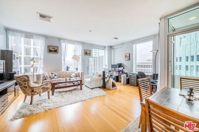 $759,000 | 3810 Wilshire Boulevard, Unit 1105, Los Angeles, CA 90010