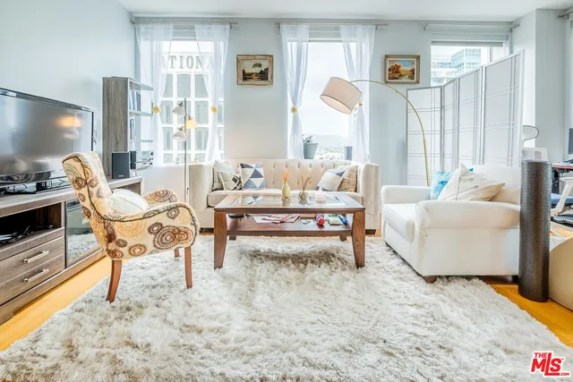 $759,000 | 3810 Wilshire Boulevard, Unit 1105, Los Angeles, CA 90010