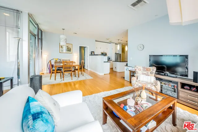 $759,000 | 3810 Wilshire Boulevard, Unit 1105, Los Angeles, CA 90010