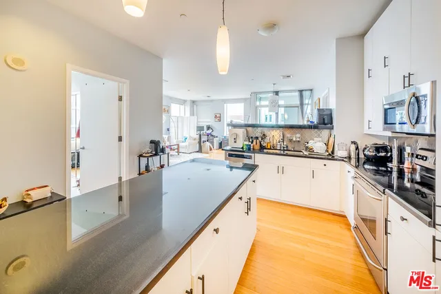$759,000 | 3810 Wilshire Boulevard, Unit 1105, Los Angeles, CA 90010