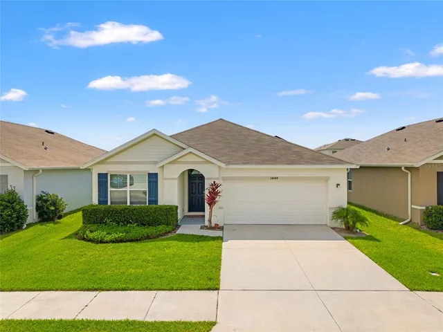 a view of front a house with a yard