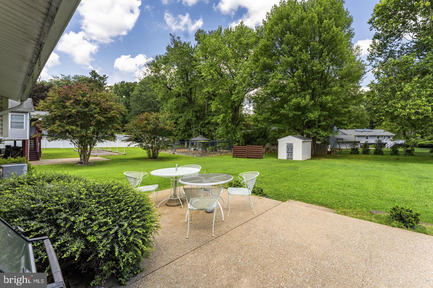9904 Vale Road Vienna, VA 22181 - Photo 12 of 16 Gallery Image 12