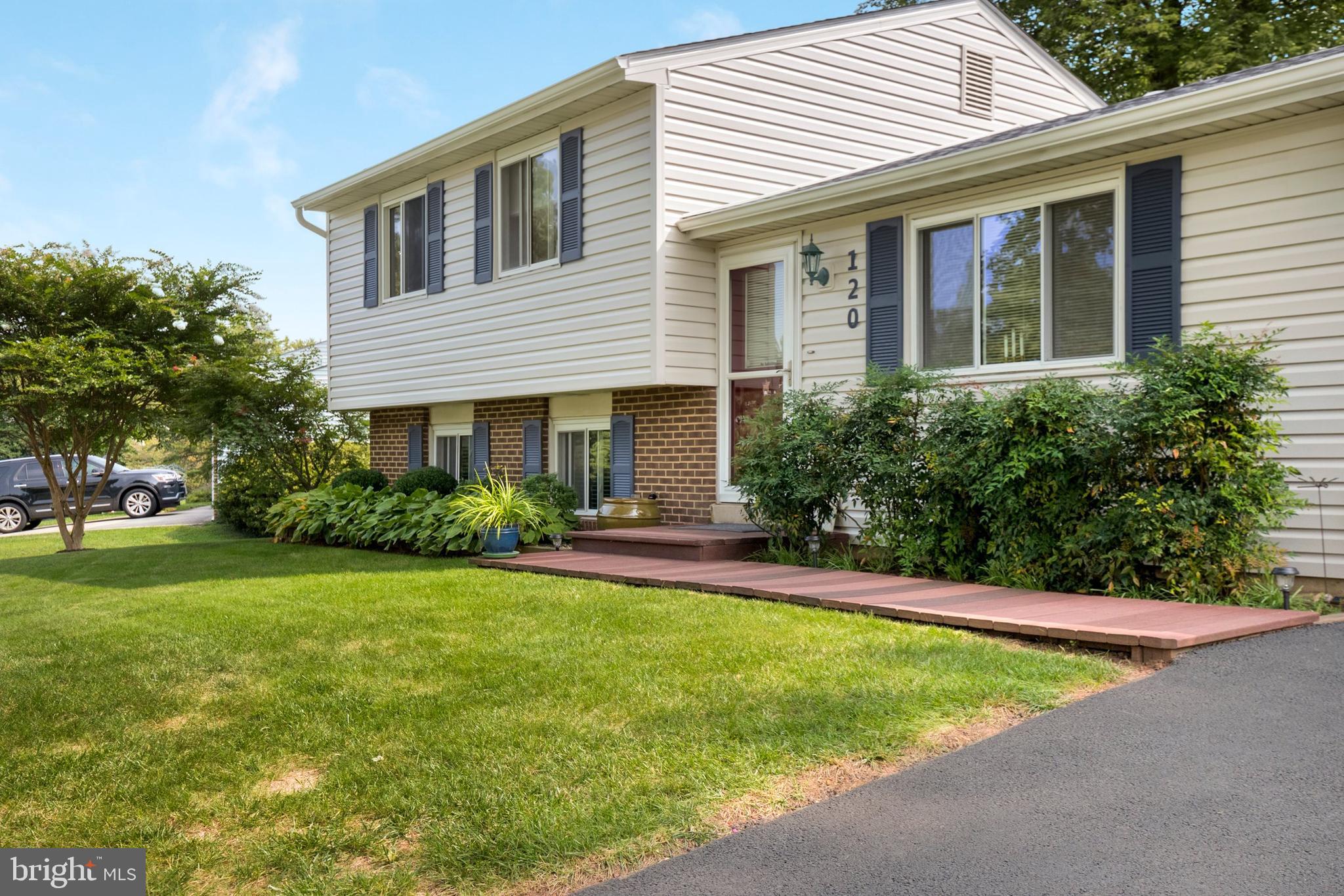120 Magnolia Road Sterling, VA 20164 - Photo 2 of 33 Gallery Image 2