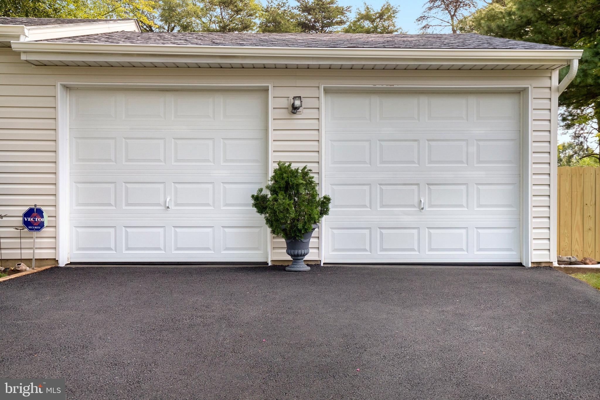 120 Magnolia Road Sterling, VA 20164 - Photo 3 of 33 Oversized 2 car garage